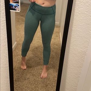 RARE! Lulu Lemmon leggings